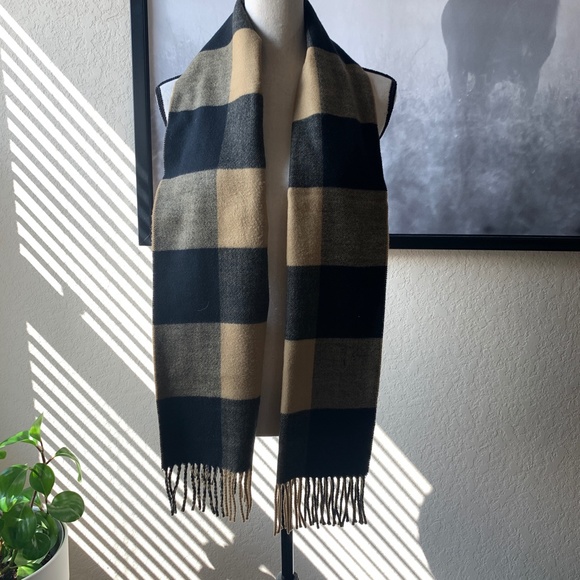 Cashmink V.FRAAS Plaid Scarf - Picture 4 of 4